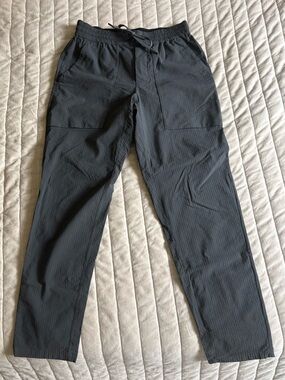 Lululemon Men’s Bowline Pant 30" – Graphite Grey (Size M)